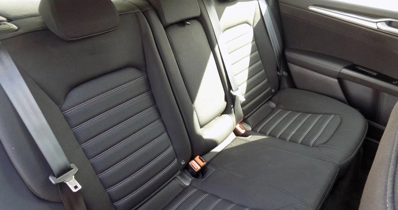 Ford Mondeo cena 88888 przebieg: 59700, rok produkcji 2020 z Szczecin małe 704